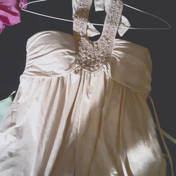 Beautiful Halter top - Picture 2 of 4